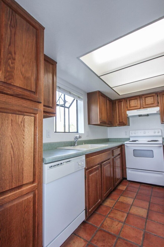 Building Photo - 333 W Leroux St