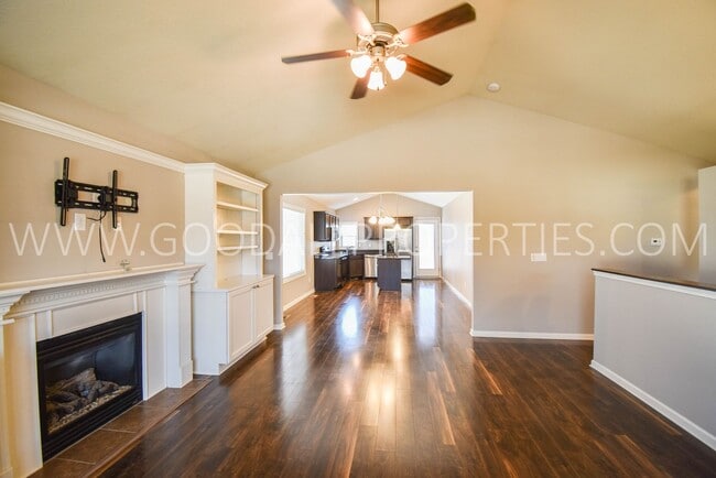 Building Photo - 4 Bedroom Detached Townhome in Waukee with Finished Basement