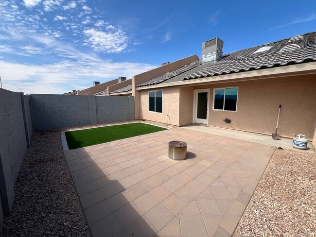 Building Photo - 3 BEDROOM HOME WITH SOLAR IN DESERT SKY!