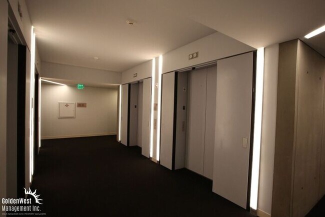 Building Photo - Luxurious State of the Art Studio on the 19th Floor of Veer Towers.