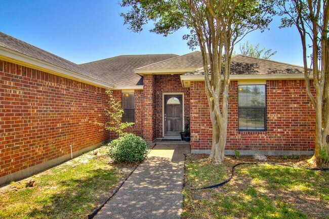 Building Photo - 3805 Julia Cir