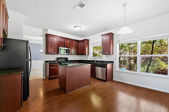 Building Photo - 1255 Wondering Way