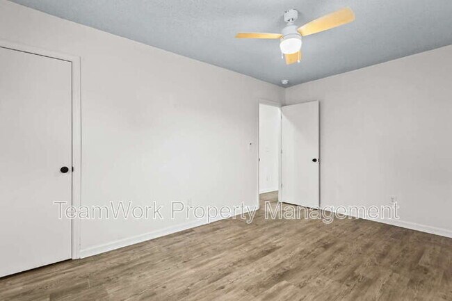 Building Photo - 3043 Terry Dr