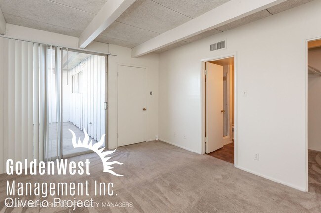 Building Photo - 910 E Marlette Ave