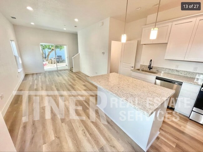 Building Photo - 1509 Eggplant Alley