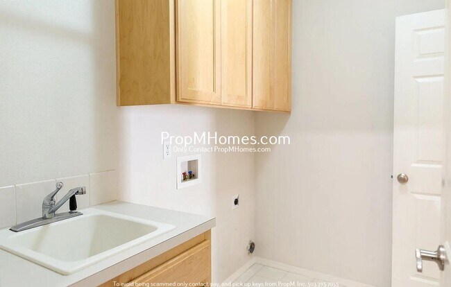 Building Photo - Spacious Three Bedroom Home in Sherwood!