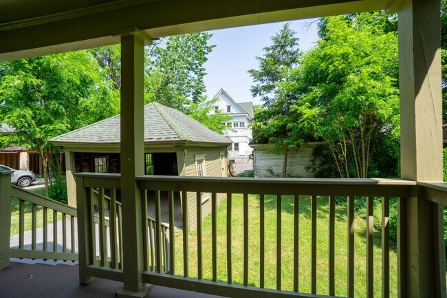 Building Photo - Available 6/1/26 Great Value Hardwood Floo...