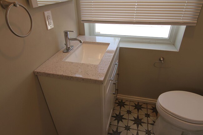 Building Photo - 3945 Baring St