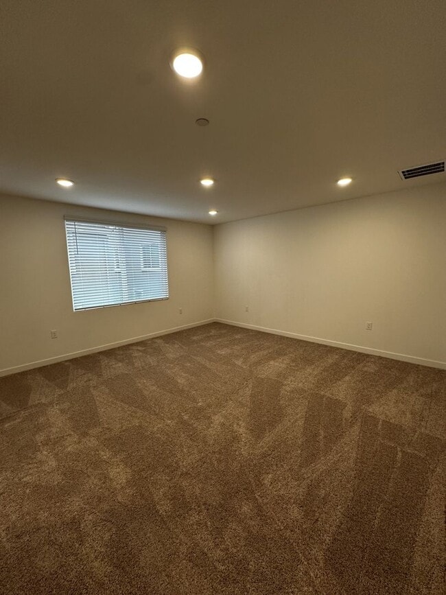 Building Photo - **RENT SPECIAL** - $1000 off! - Gorgeous Brand-New Lincoln Home - Available Now!