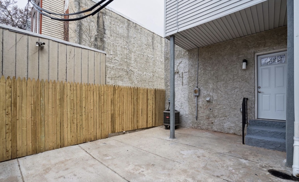 Building Photo - 2138 E Birch St