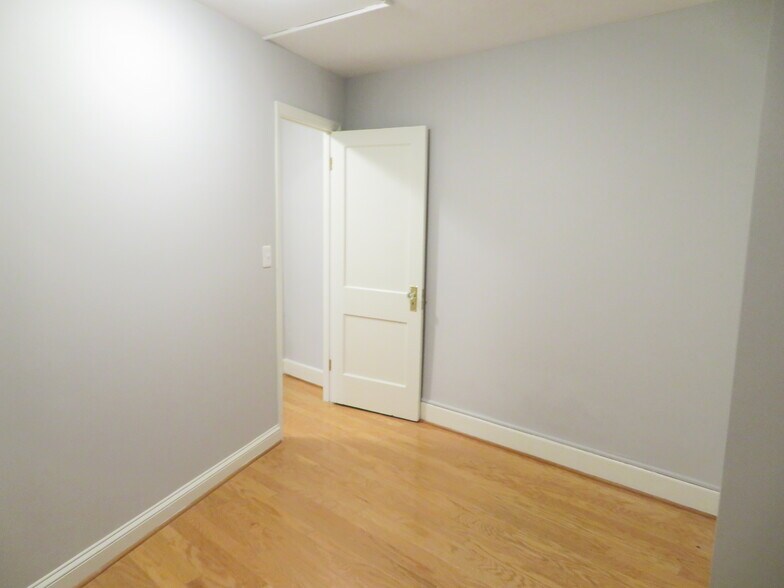 Building Photo - 3925 Davis Pl NW