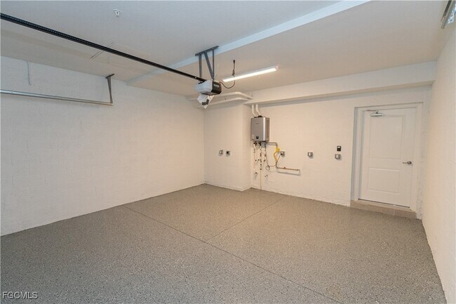 Building Photo - 16524 Kingwood Ln