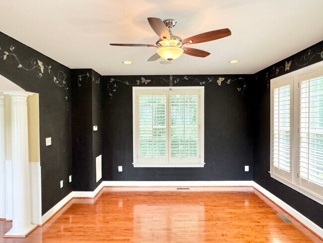 Building Photo - GORGEOUS FORMER MODEL HOME - MINUTES TO QUANTICO