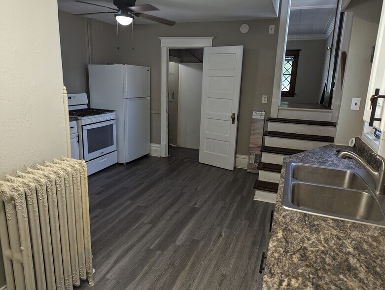 Building Photo - 1116 S Glass St