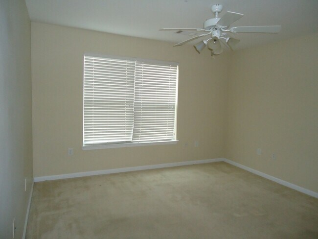 Building Photo - Summit #1012 - End Unit! - PRELEASING FOR AUGUST 2026!