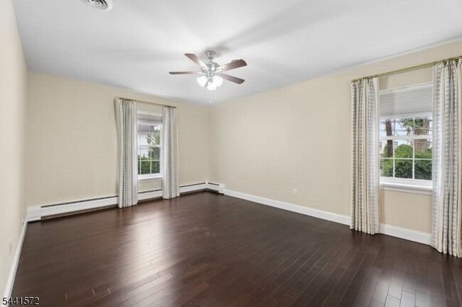 Building Photo - 364 E Ridgewood Ave