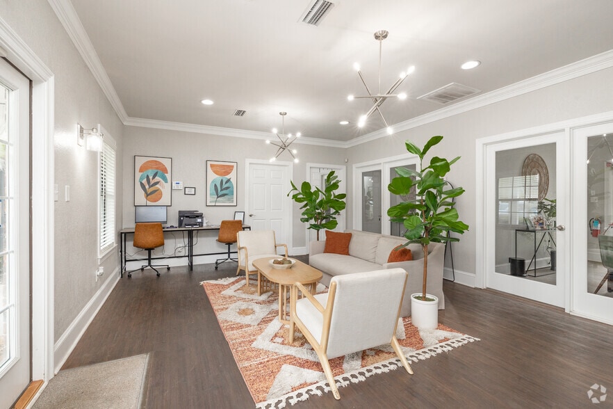 Primary Photo - Windsor Place