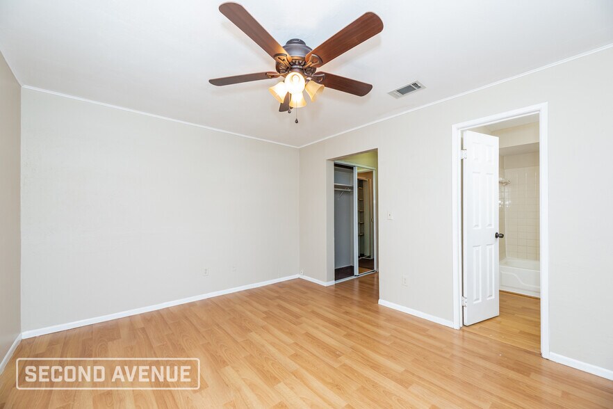 Building Photo - 1226 Bayshore Dr N