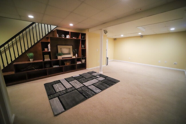 Building Photo - 417 Cambridge Dr