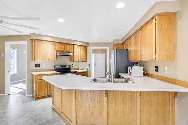 Building Photo - 1075 Mildred Ln SE