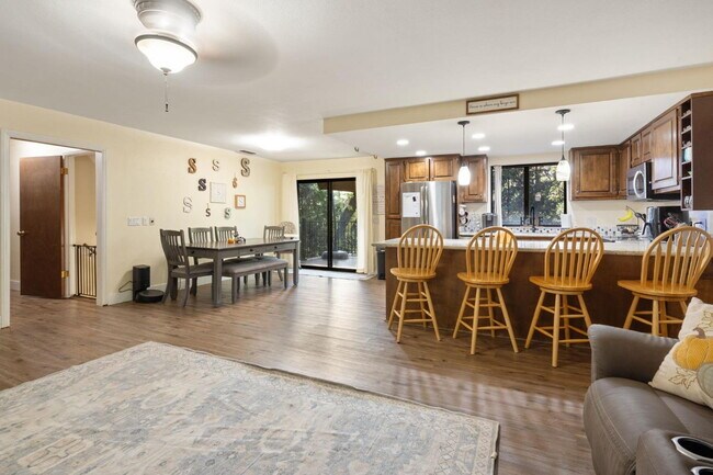 Building Photo - Rare 4-bedroom home in Camino for rent!