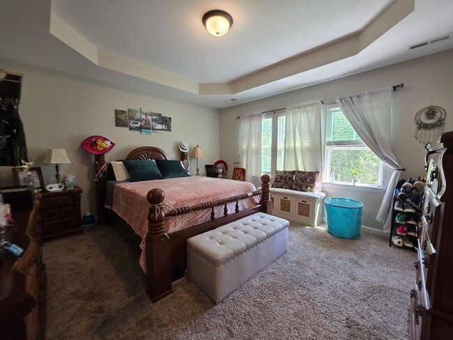 Building Photo - Spacious & Stylish Living Near Camp Lejeune with Expansive Fenced Backyard