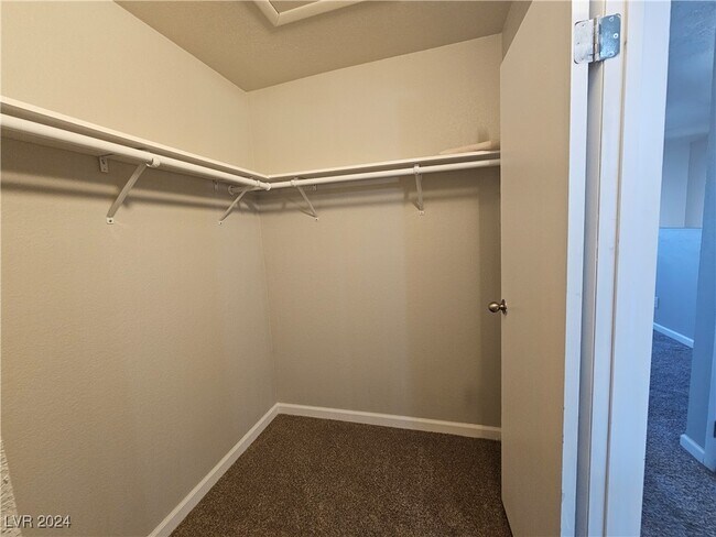 Building Photo - 3749 Carlyle Dr