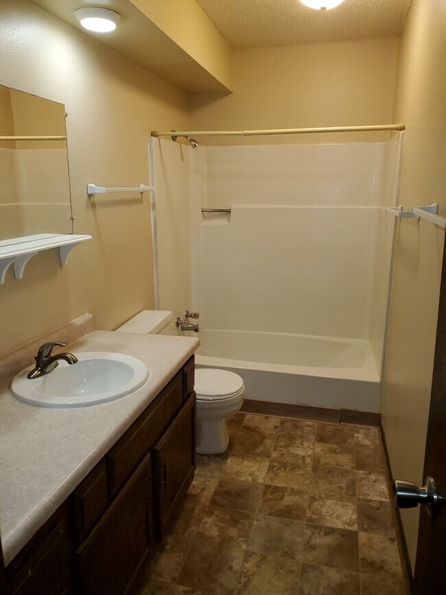 Building Photo - Two Bedroom Apartment with Fireplace!