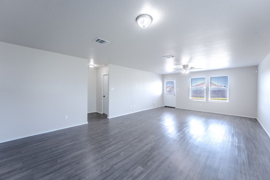 Building Photo - 360 Agave Cir