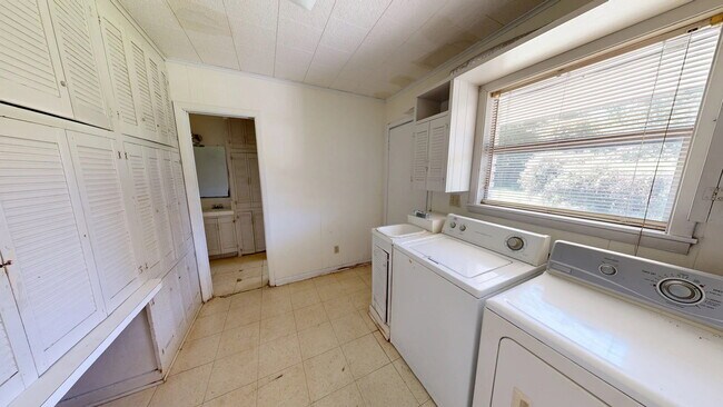 Building Photo - 3708 Nelson Rd