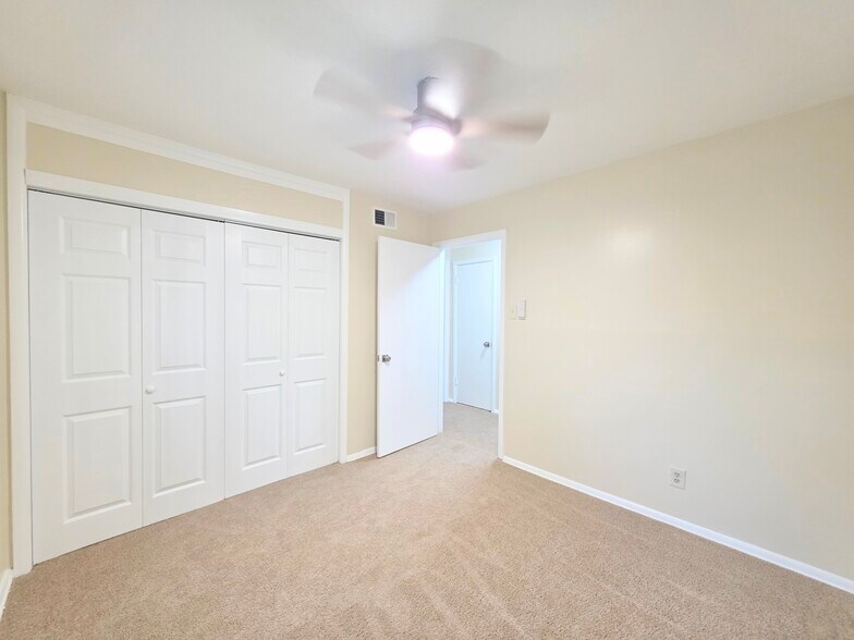 Building Photo - 4014 Sun Valley Dr