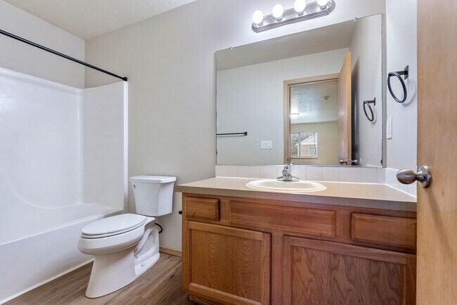 Building Photo - Beautiful 4bed/2.5bath - 1/2 OFF First months rent!