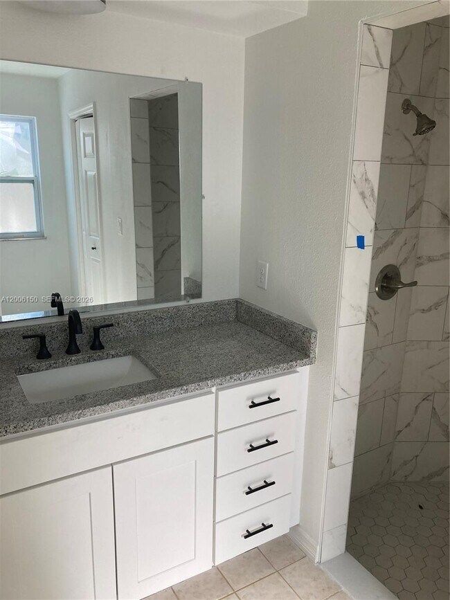 Building Photo - 2020 NE 11th Pl