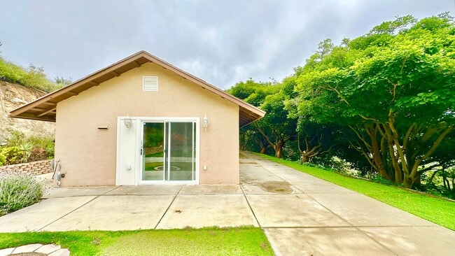 Building Photo - Beautiful, Single Story, Private Entry, De...