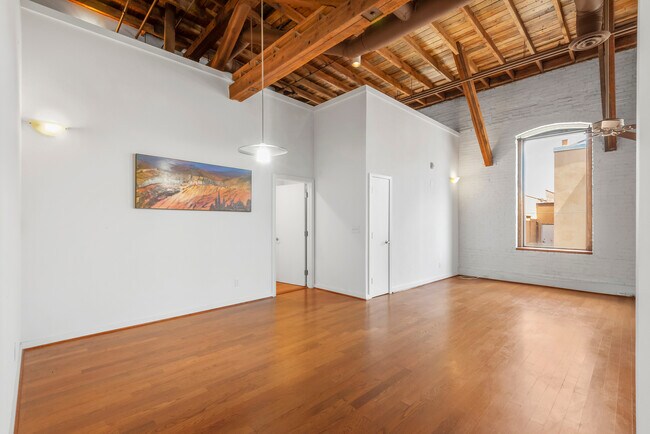Building Photo - 285 E Stuart Ave