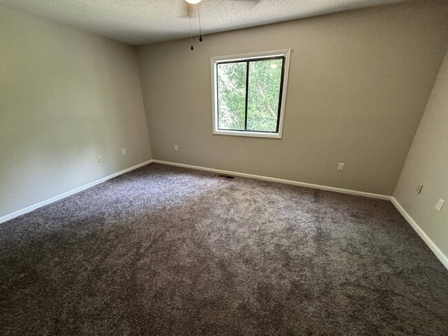 Building Photo - 133 Candlebrook Dr