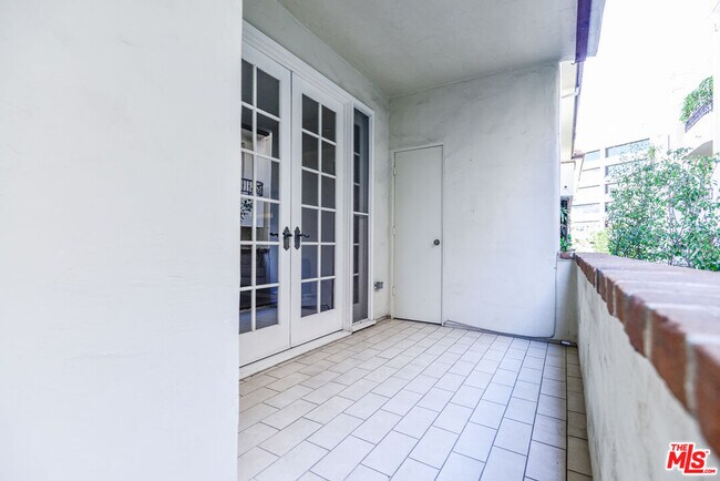 Building Photo - 11755 Montana Ave