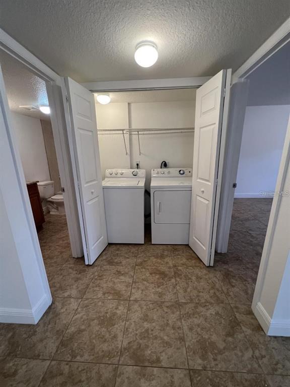 Building Photo - 220 Riverbend Dr