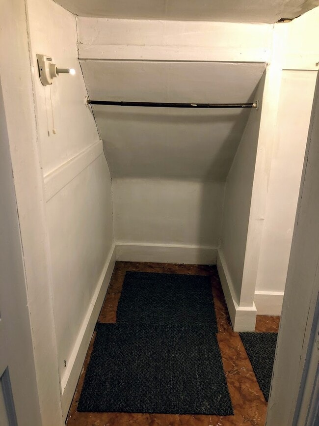 Building Photo - 1977 Prospect Ave