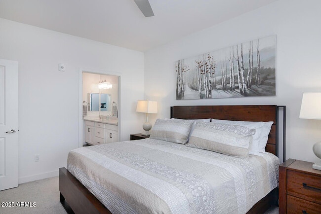 Building Photo - 2511 W Queen Creek Rd