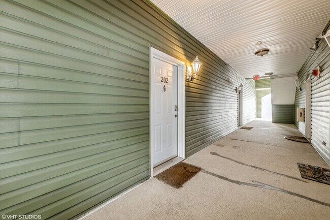 Building Photo - Beach Bliss: Cozy Condo Near Rehoboth & Lewes