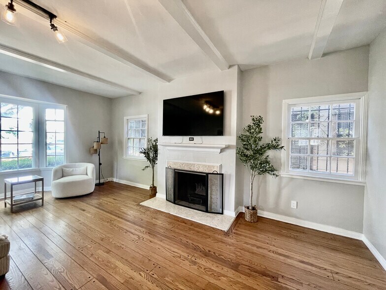 Primary Photo - 1436 S Spaulding Ave