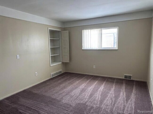 Building Photo - 16481 E 10 Mile Rd