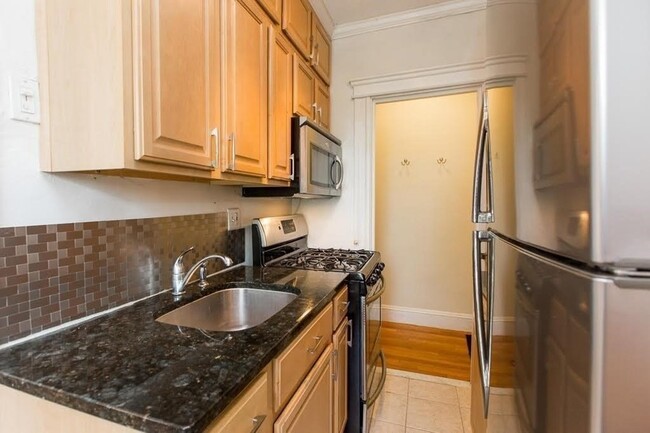 Building Photo - 120 Riverway