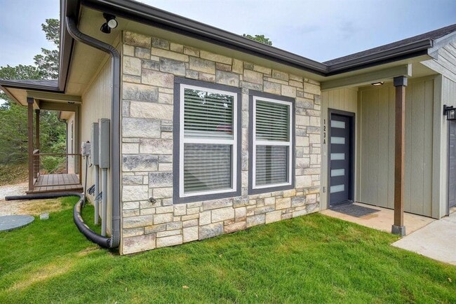 Building Photo - 123 S Kanaio Dr