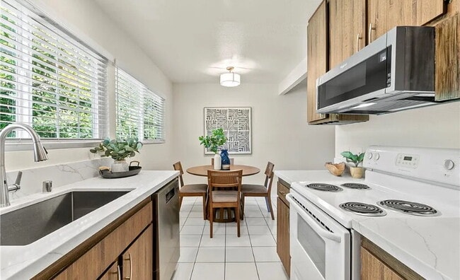 Building Photo - 126 Streamwood