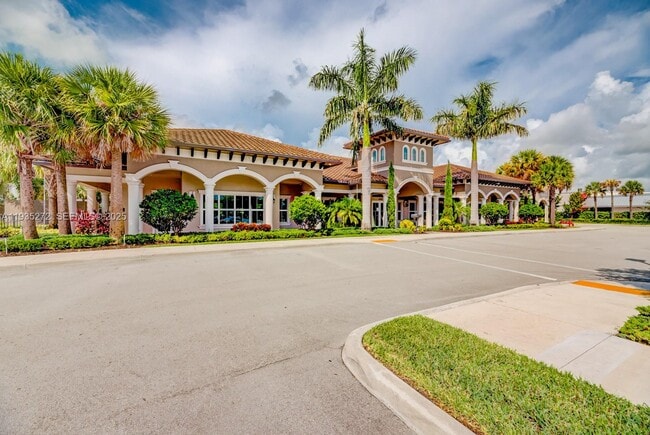 Building Photo - 1023 Eucalyptus Dr