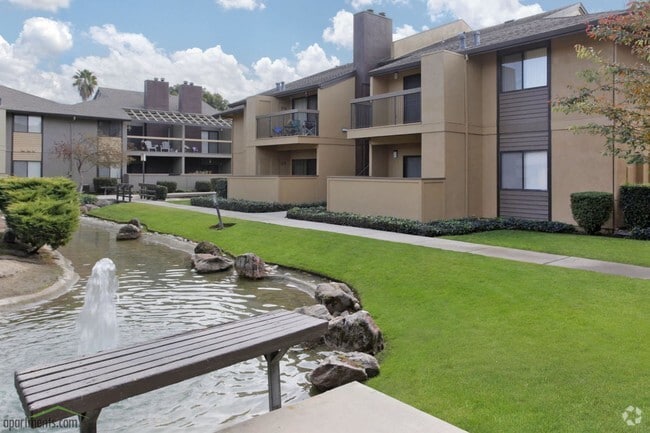 Building - Park Lakewood Apartments