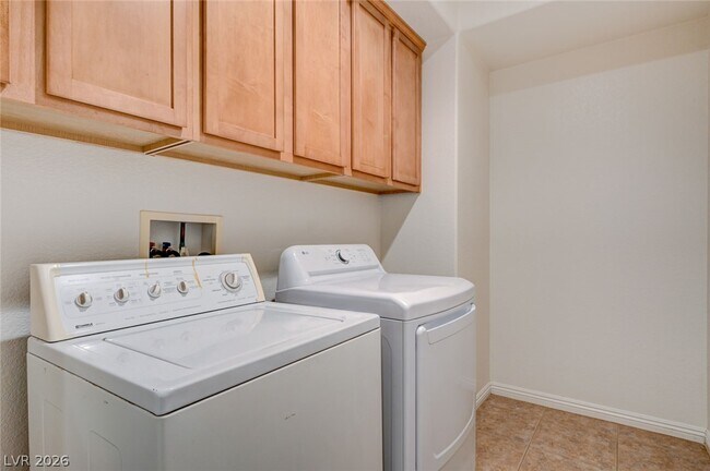 Building Photo - 5921 Altissimo St