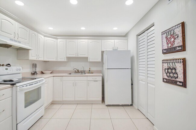 Building Photo - 3492 La Mar Ct